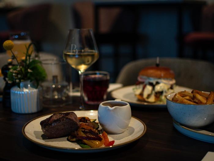 Uiteten bij Brasserie Plein15 in Budel