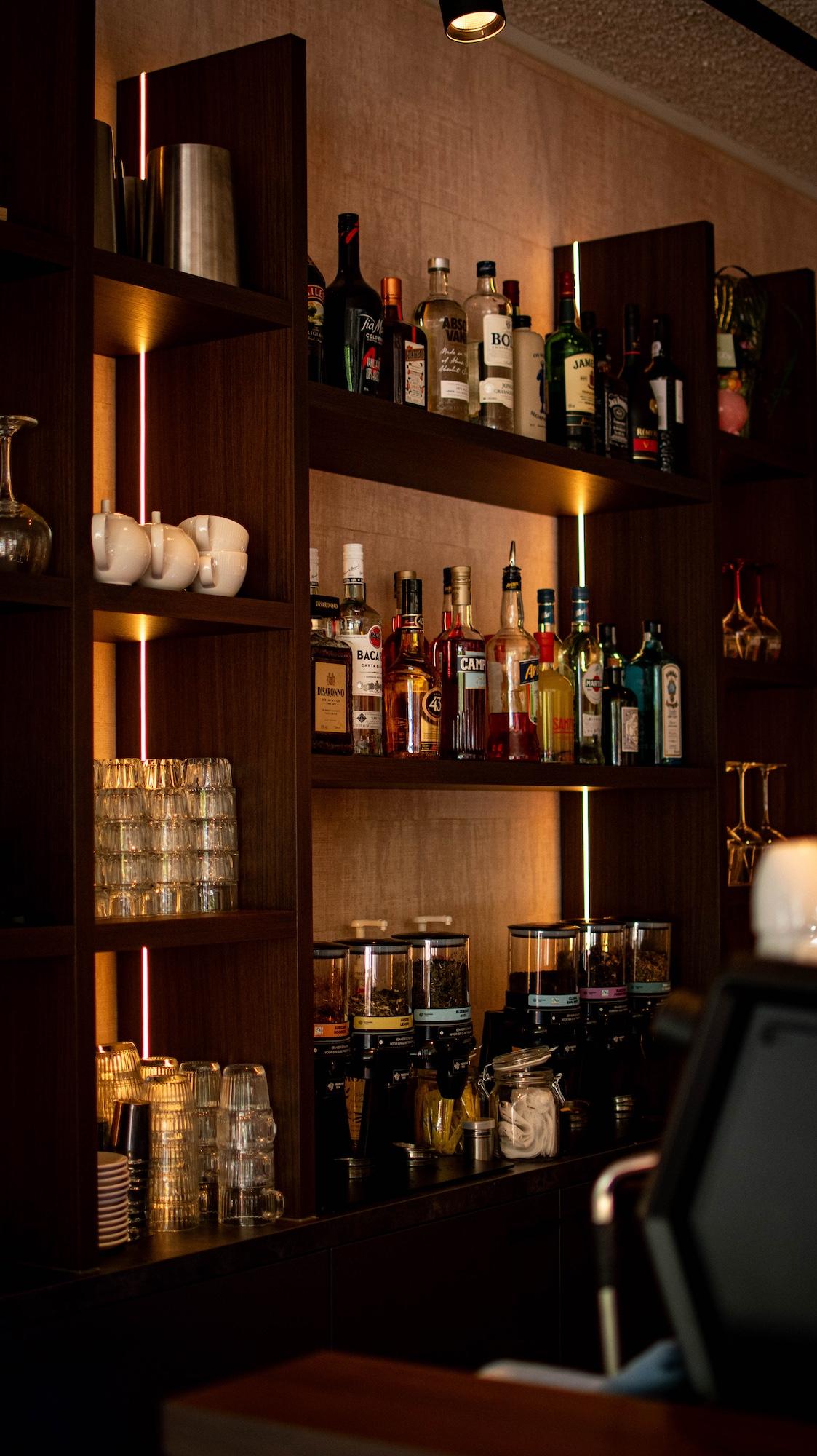 Drankmuur in restaurant budel